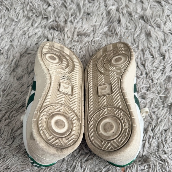 Veja V-90 Sneakers - Picture 5 of 6